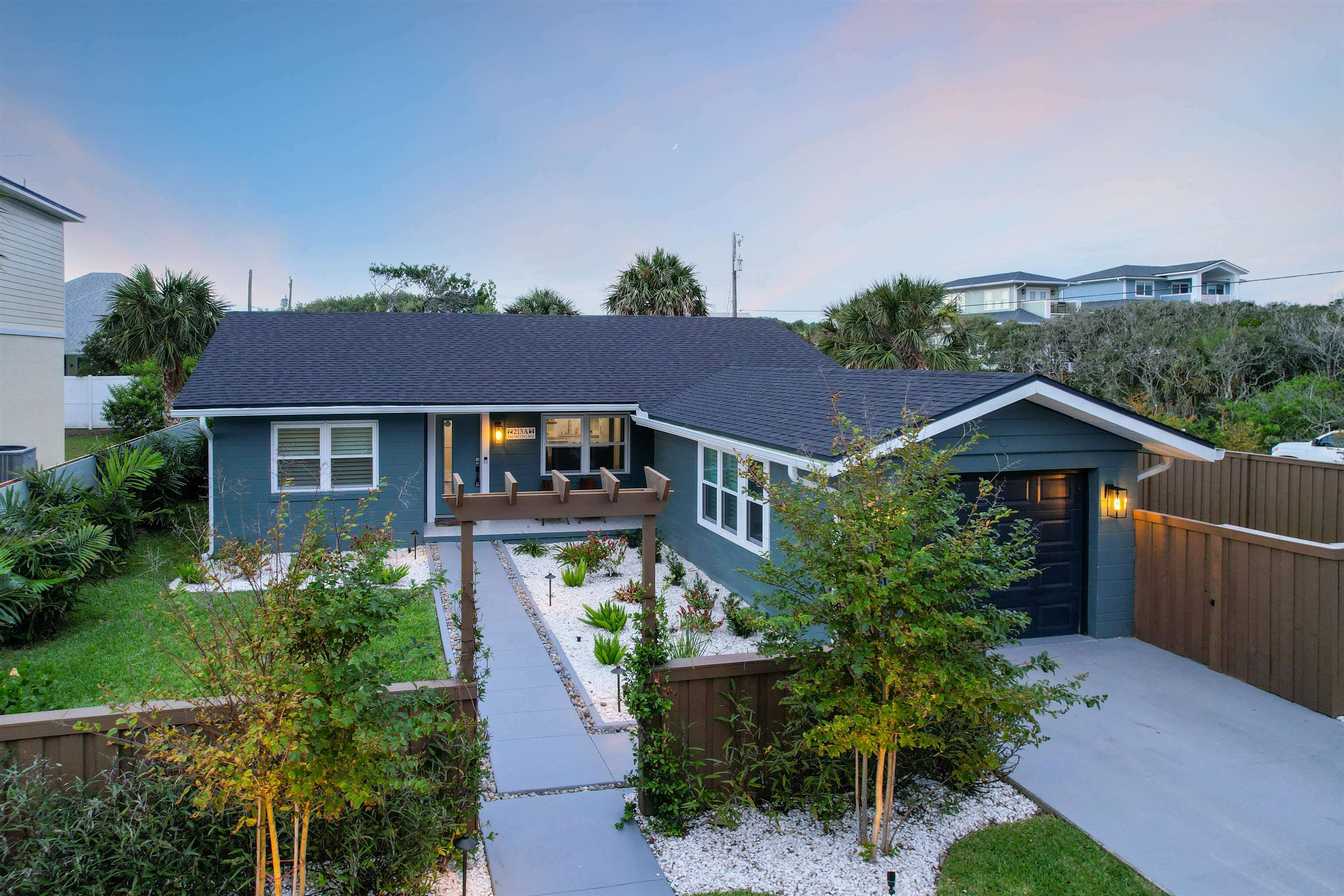 Property Photo: 213 Palmetto Ave FL 32084