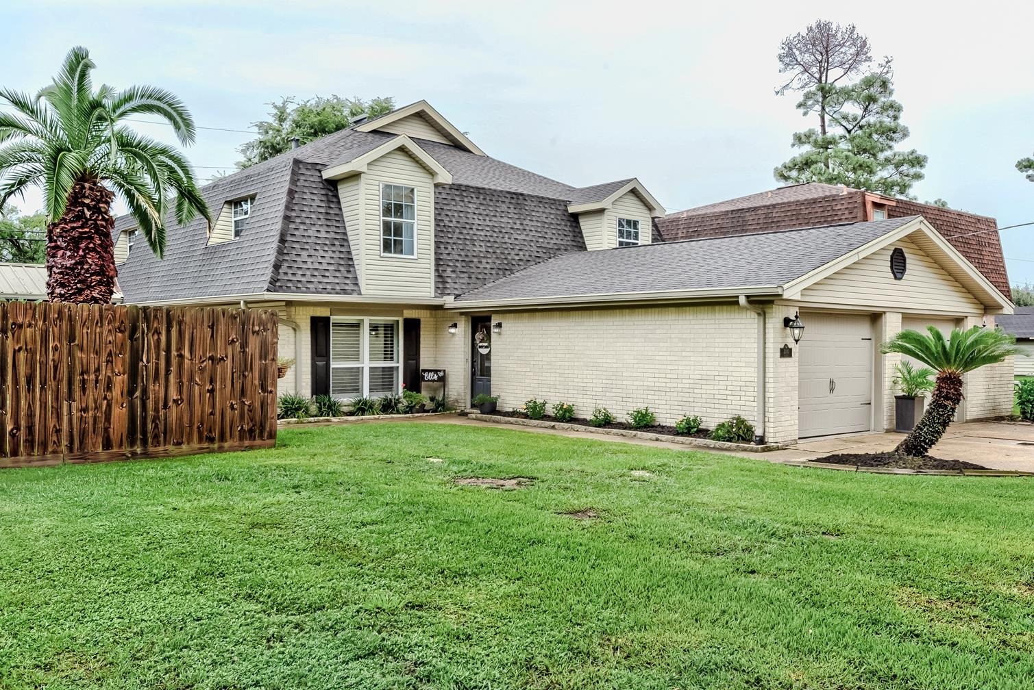 Property Photo: 3010 Vernon St TX 77627