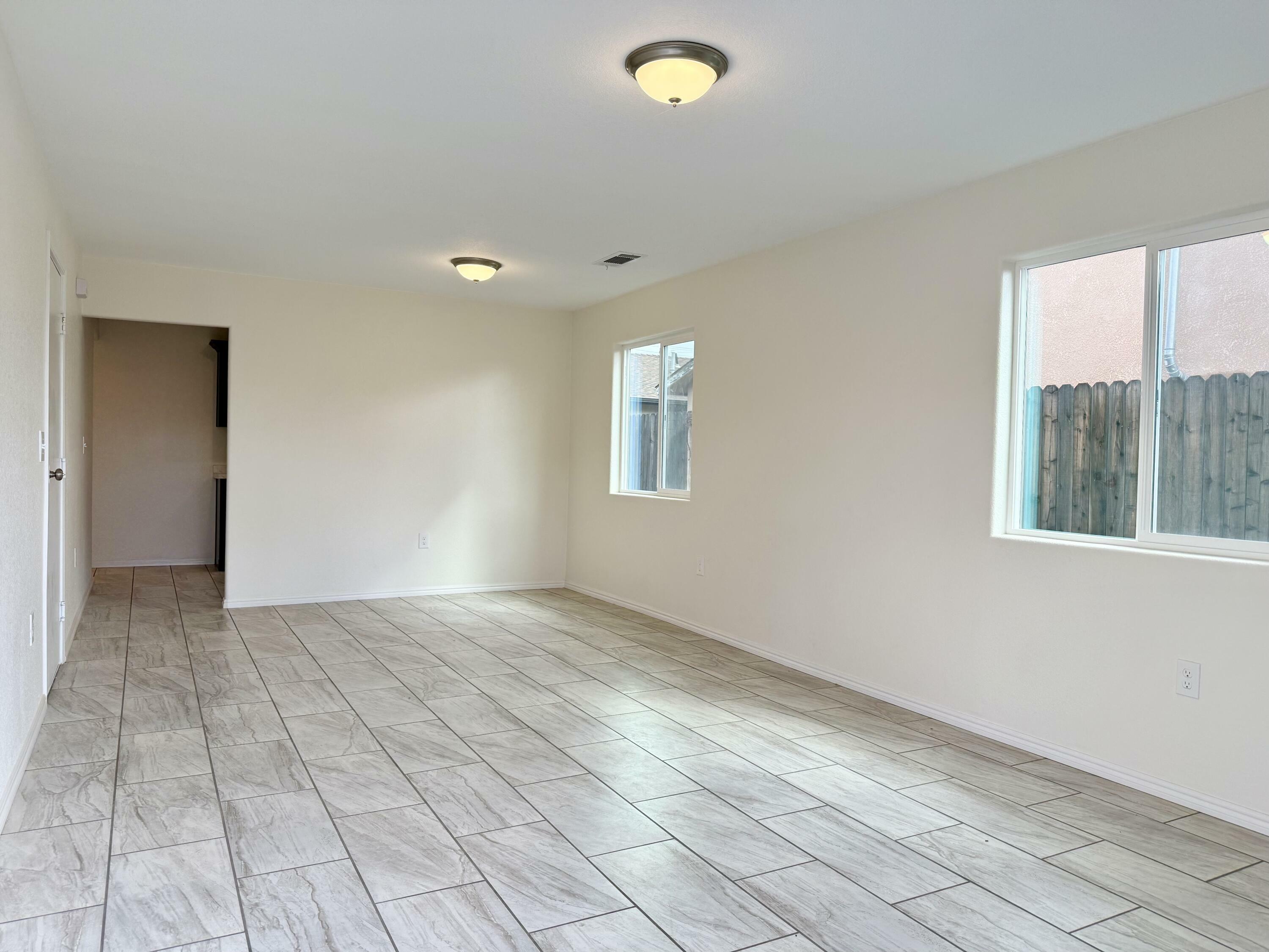 Property Photo:  1389 E Magnolia Way  CA 93618 