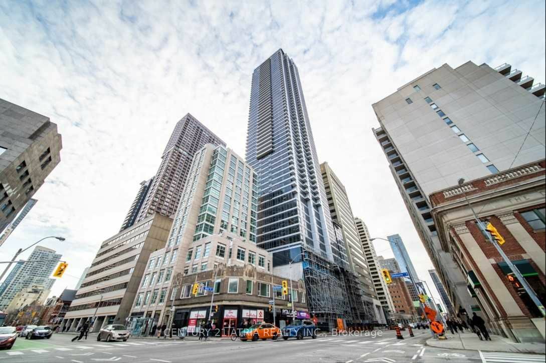 Property Photo: 395 Bloor Street E 2011 ON M4W 0B4