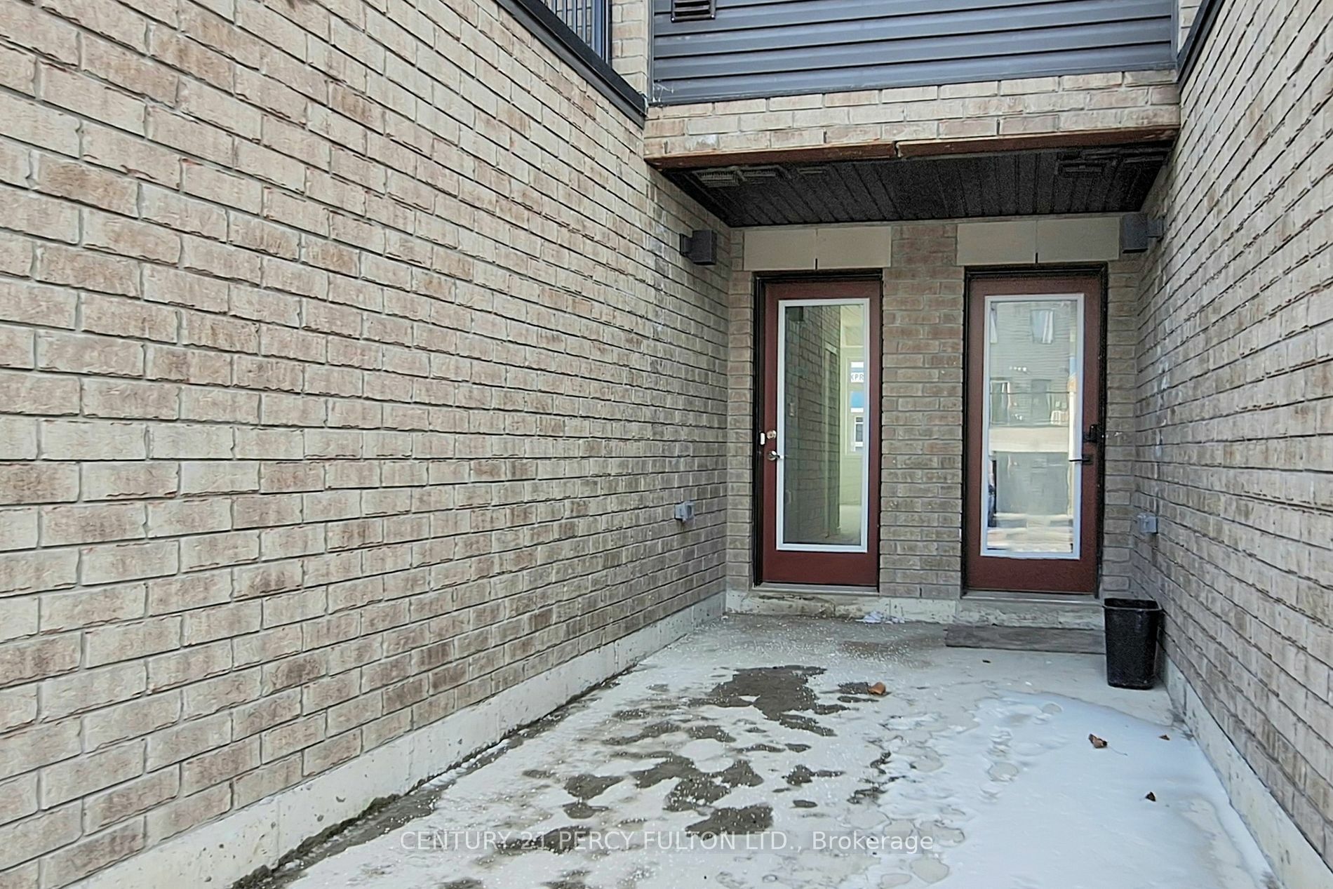 Property Photo:  207 Monarch Avenue  ON L1S 7M3 