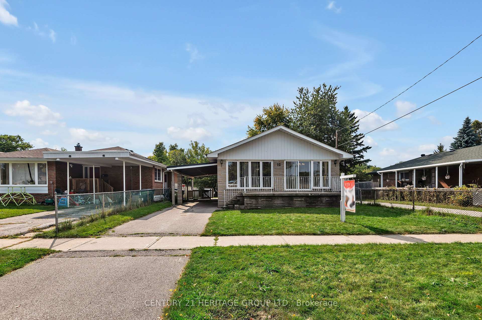 Photo de la propriété: 12 Kitson Dr ON M1M 3C8