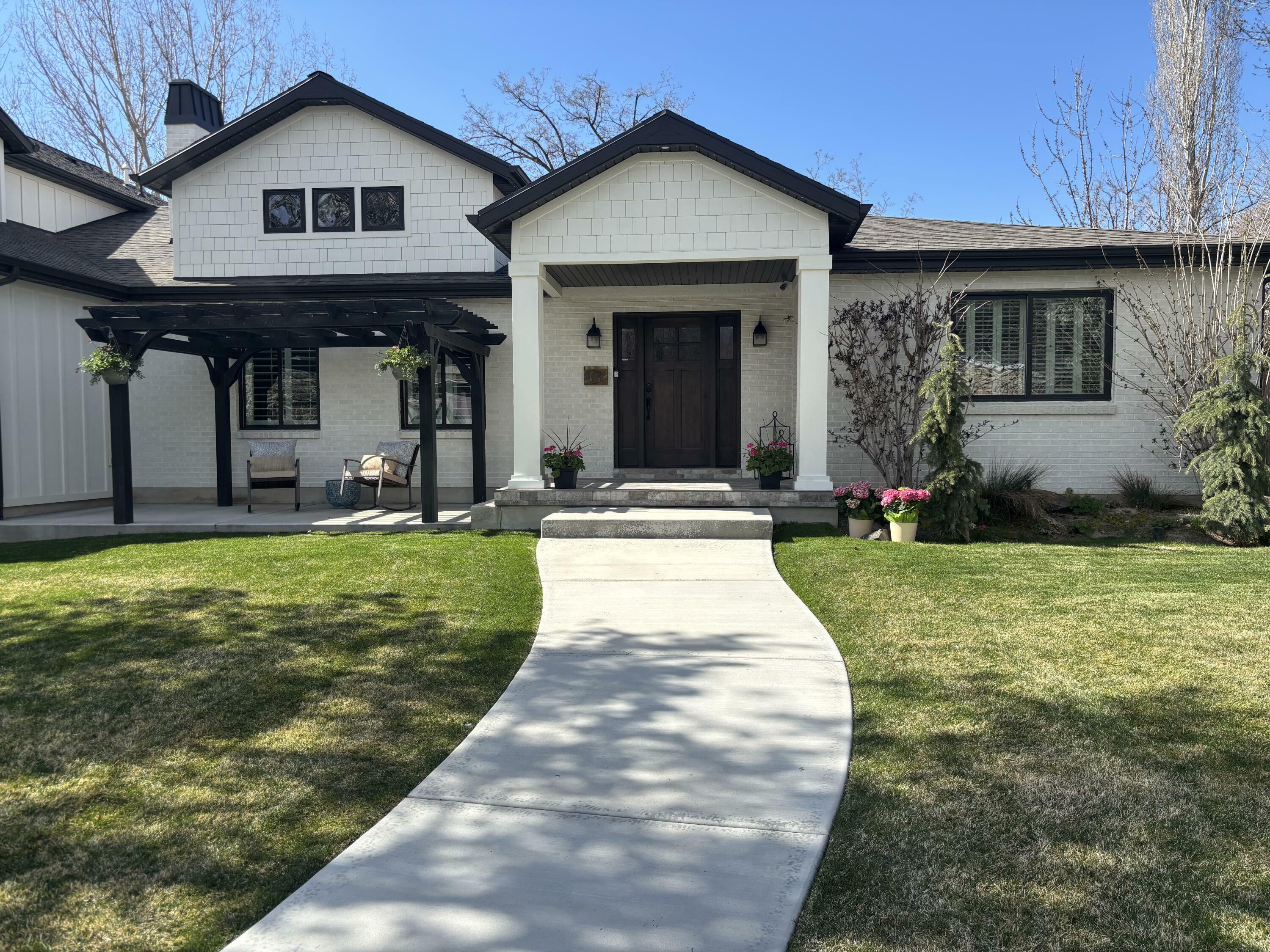 Property Photo: 1961 E Longview Dr UT 84124
