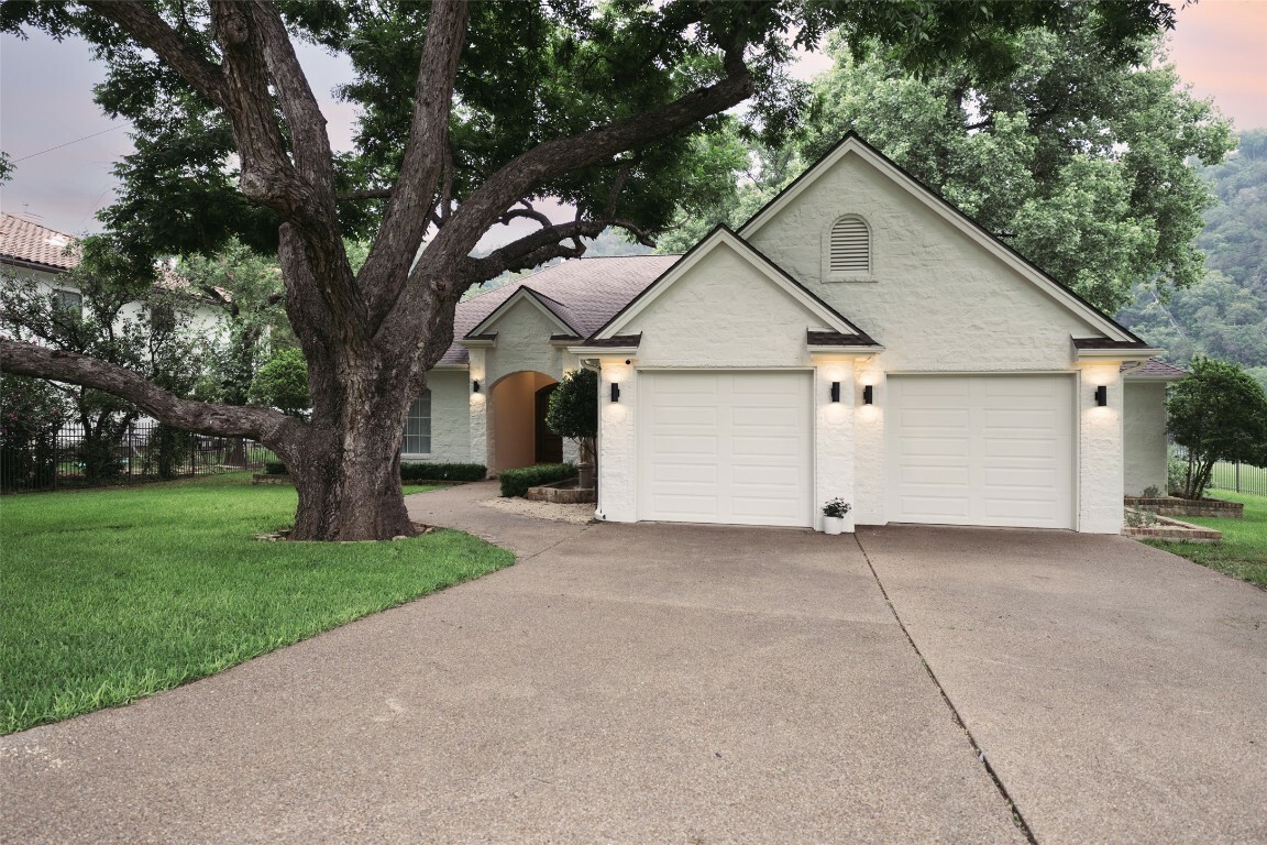Property Photo:  2301 Manana Street  TX 78730 