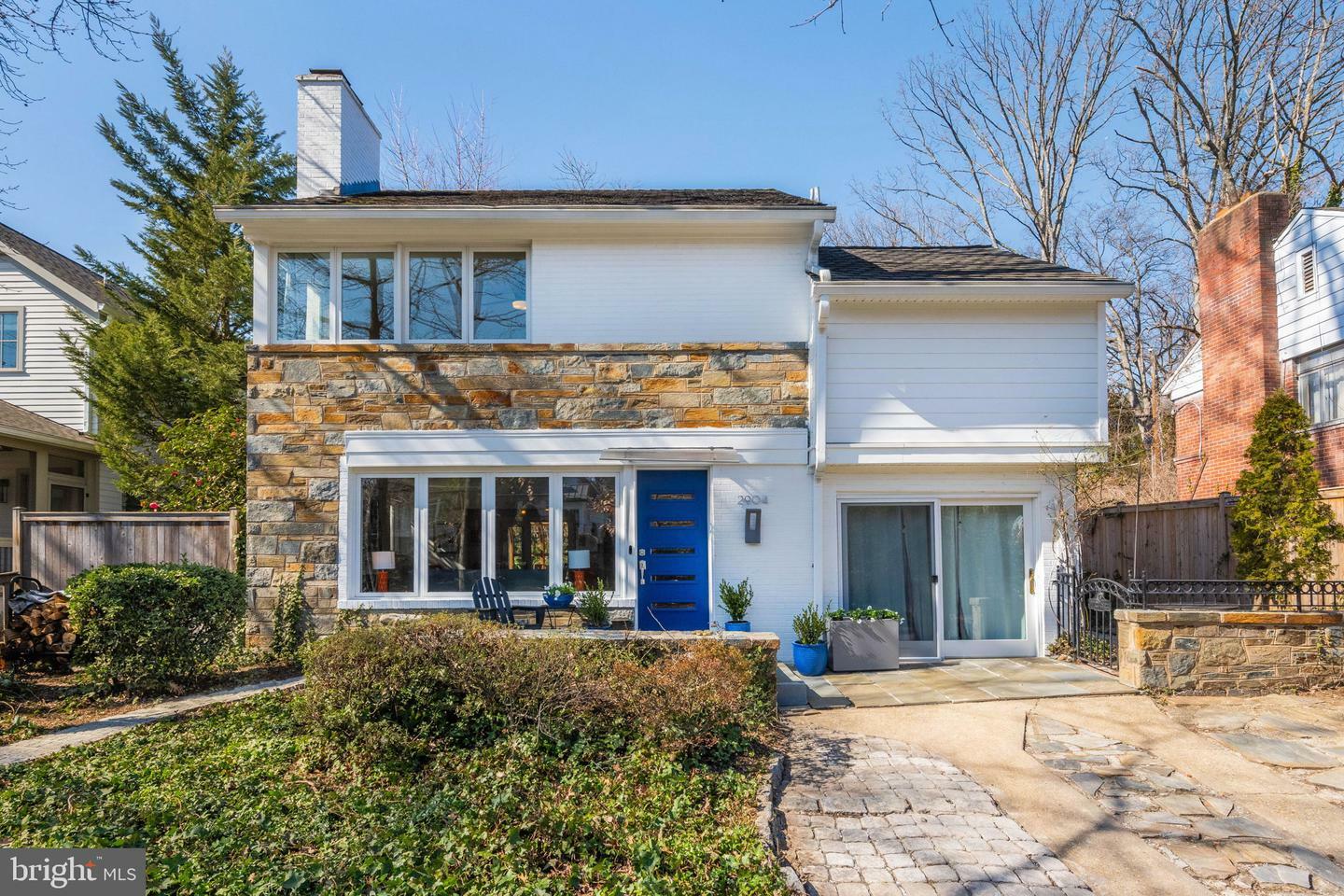Property Photo: 2904 Russell Road VA 22305