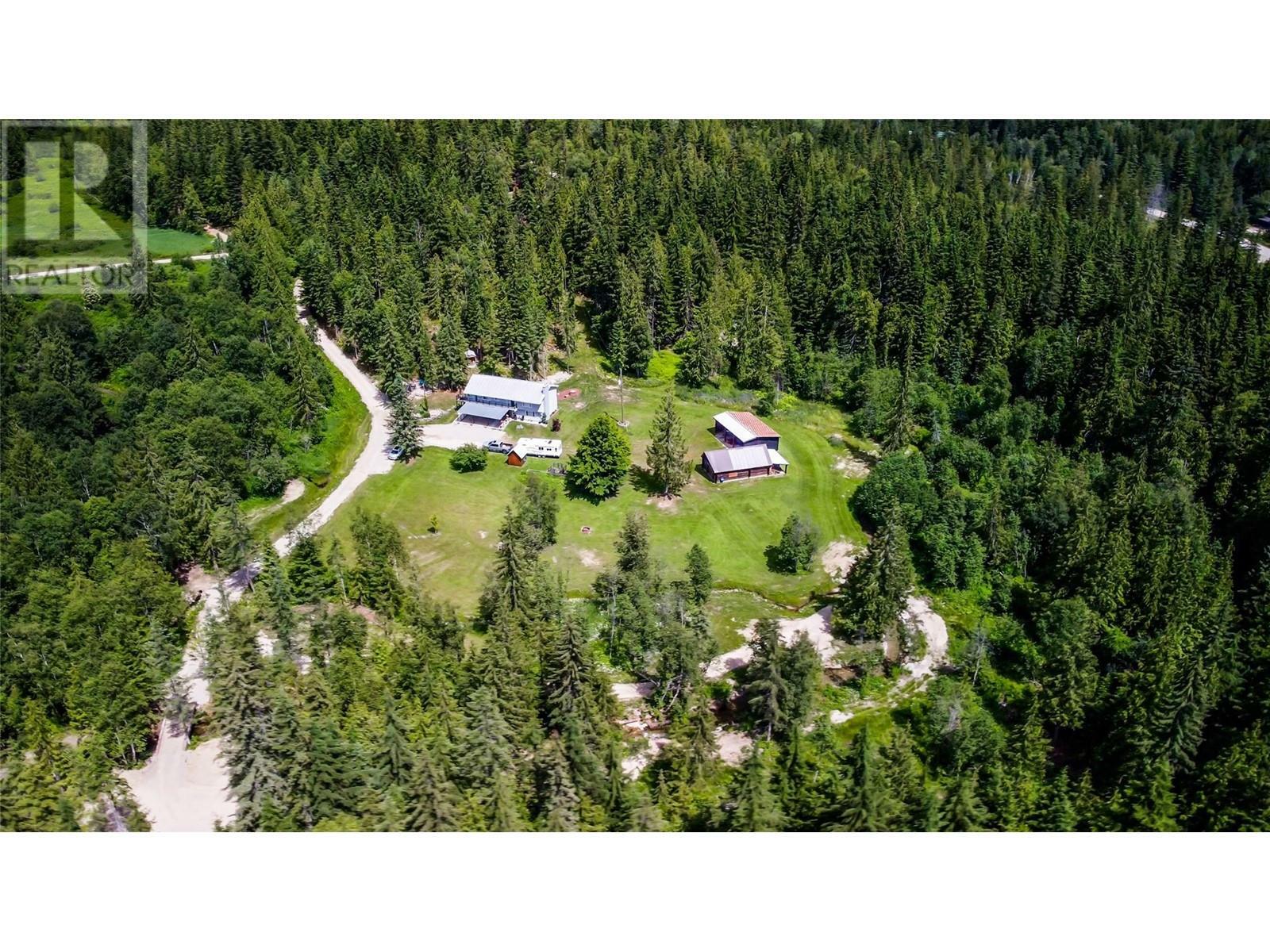 Photo de la propriété: 1750 Highway 23 South Highway South BC V0E 2S0