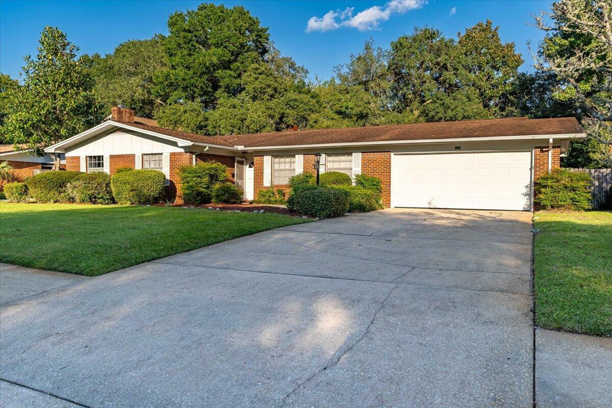 Property Photo:  604 NE Merioneth Drive  FL 32547 