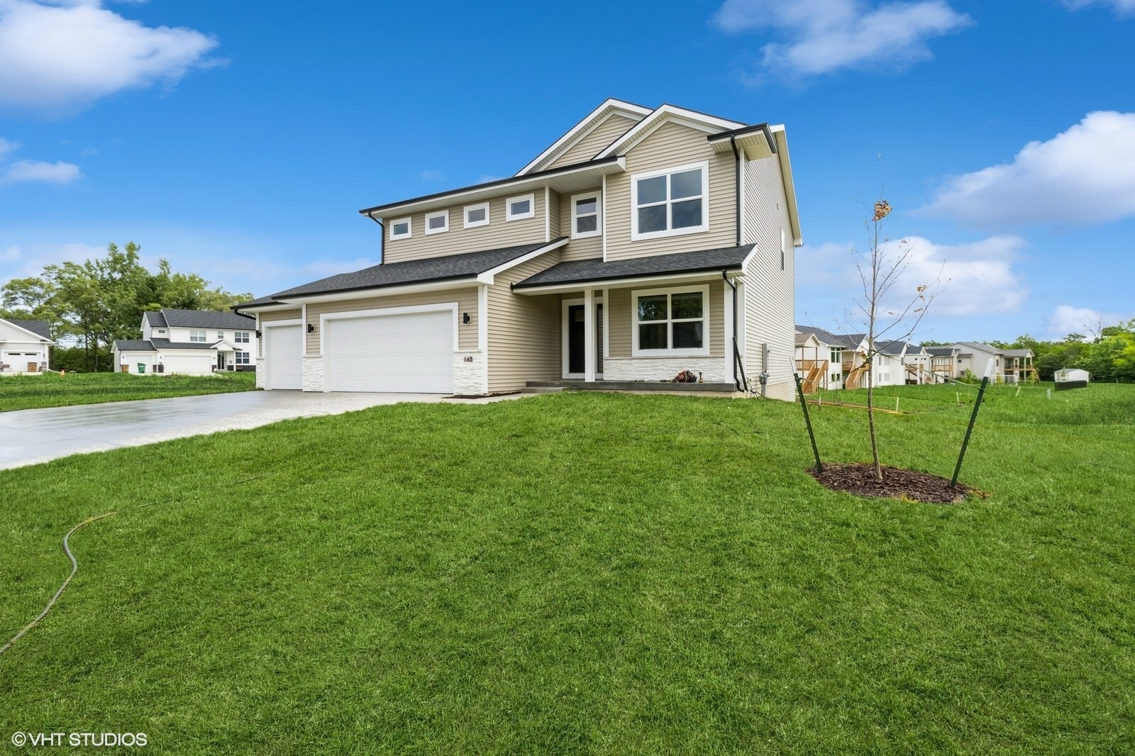 Property Photo: 143 10th Avenue NE IA 50009