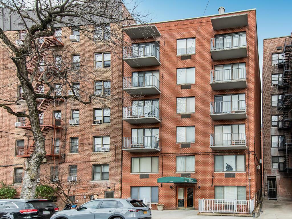 Property Photo: 3240 Netherland Avenue 1C NY 10463
