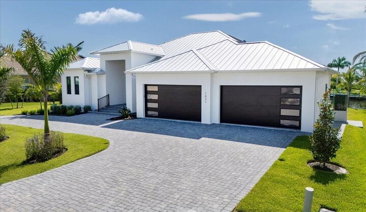 Property Photo:  1631 Casey Key Drive  FL 33950 