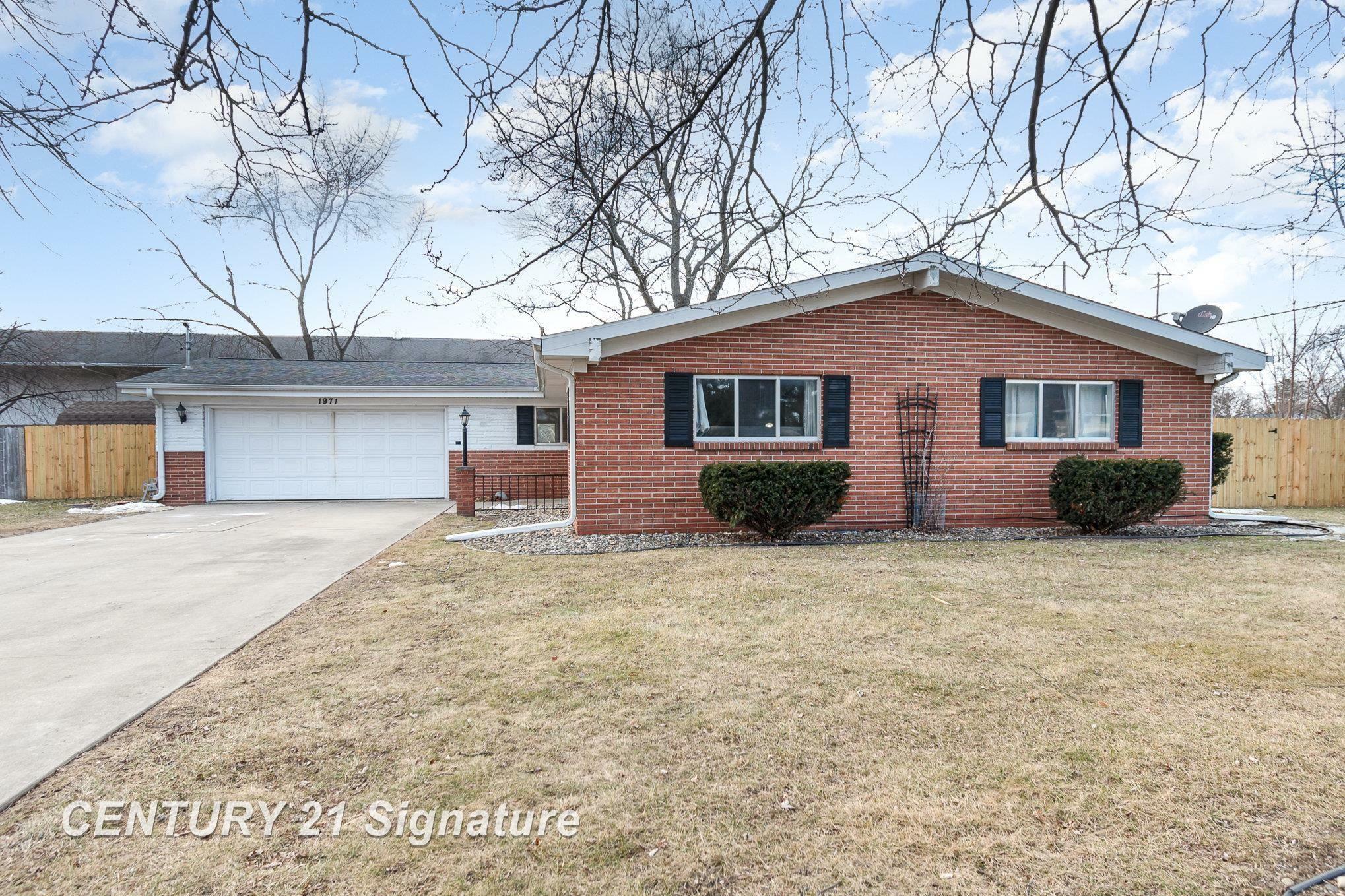 Property Photo:  1971 Seminole Lane  MI 48638 