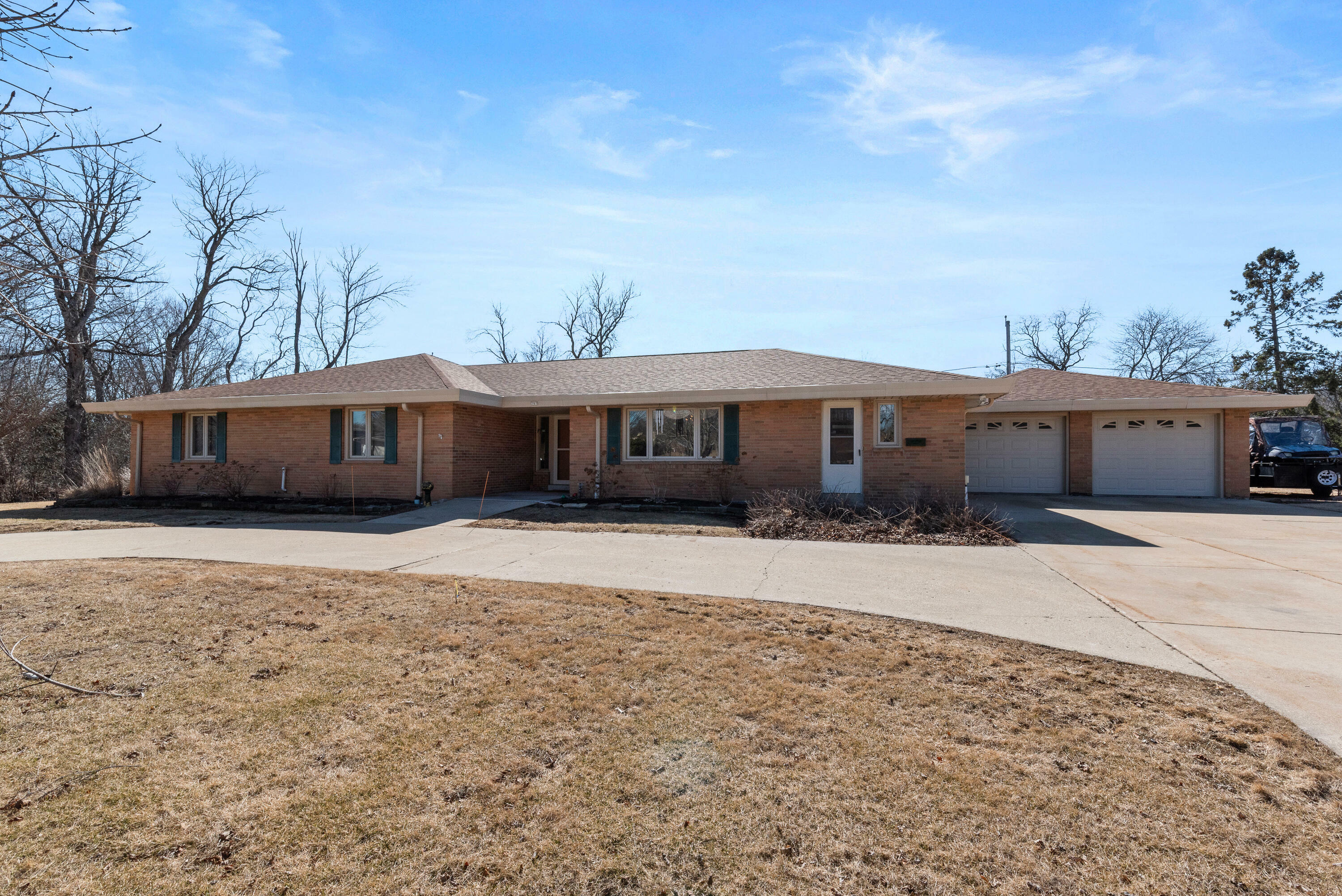 Property Photo: 707 Riverview Dr WI 53092