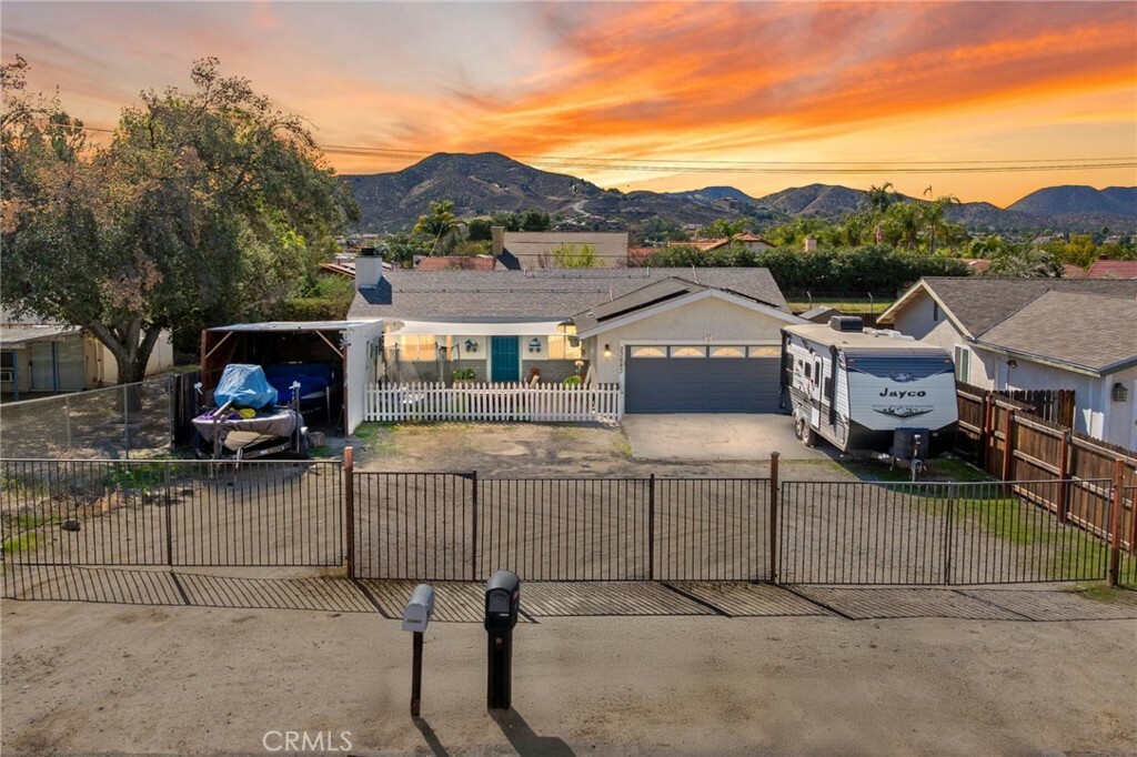 Property Photo:  23883 Vista Way  CA 92587 