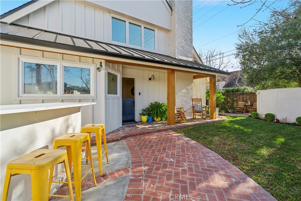 Property Photo:  404 E 16th Street  CA 92627 