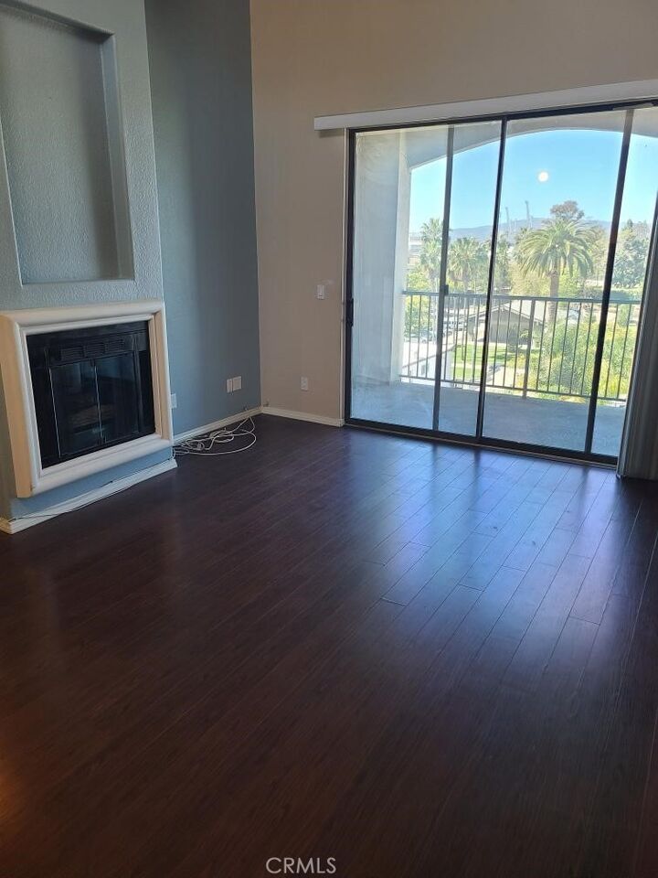 Property Photo:  555 Maine Avenue 423  CA 90802 