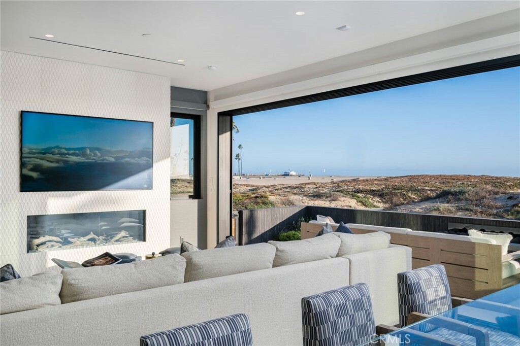 Property Photo:  218 E Oceanfront  CA 92661 