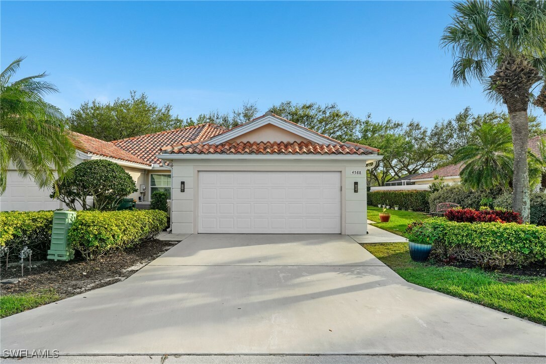 Property Photo:  4588 Pasadena Court  FL 34109 