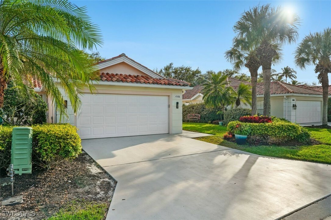 Property Photo: 4588 Pasadena Court FL 34109