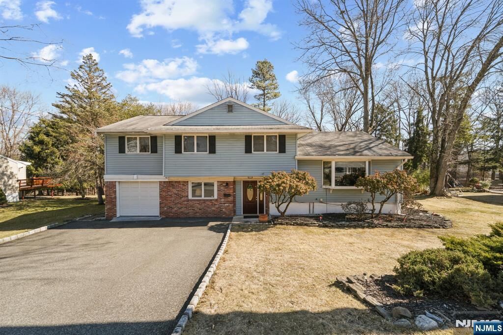 Property Photo: 423 Briarwood Lane NJ 07647