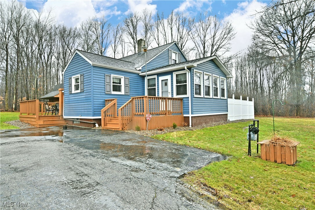 Property Photo: 1089 Alanson Avenue OH 44515