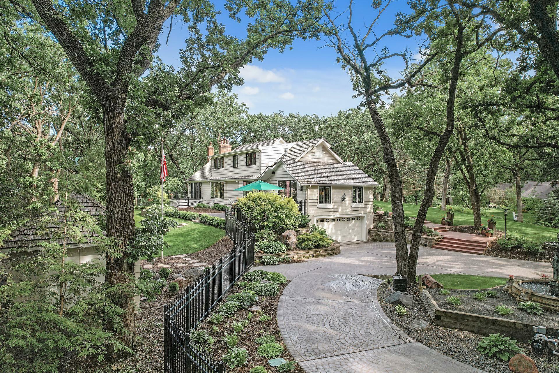 Property Photo: 10 Saint Albans Road E MN 55305