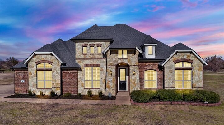 Property Photo: 8 Chapel Hill Lane TX 75032
