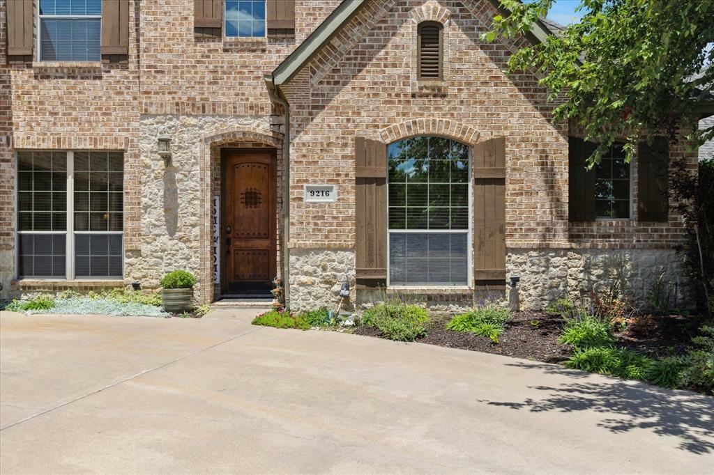 Property Photo: 9216 Cachelle Court TX 76182