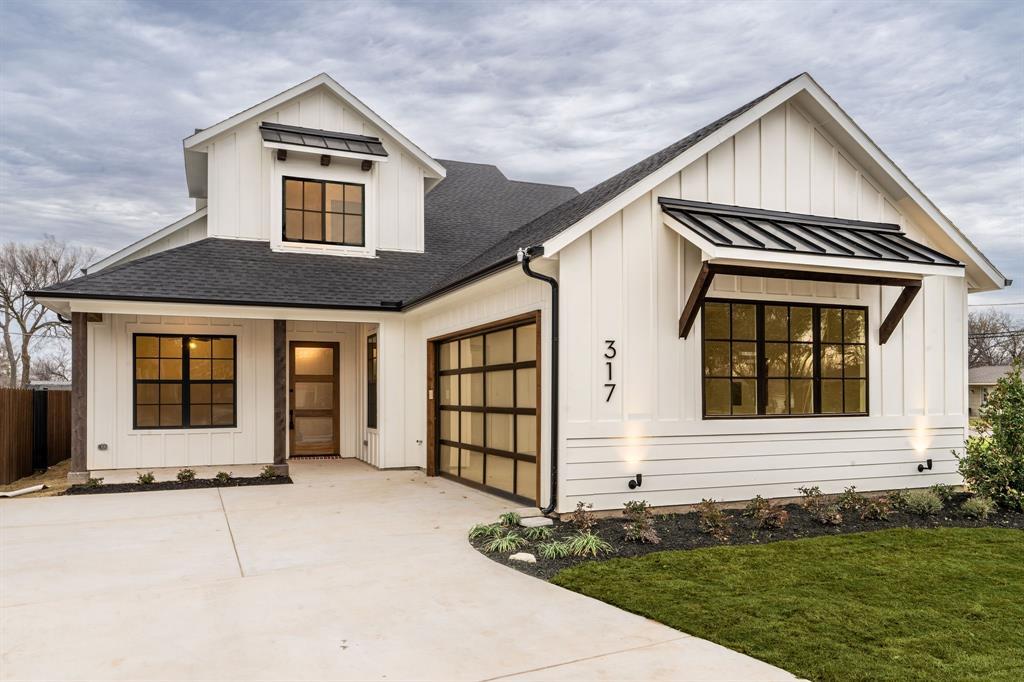 Property Photo: 317 Travis Street TX 76262