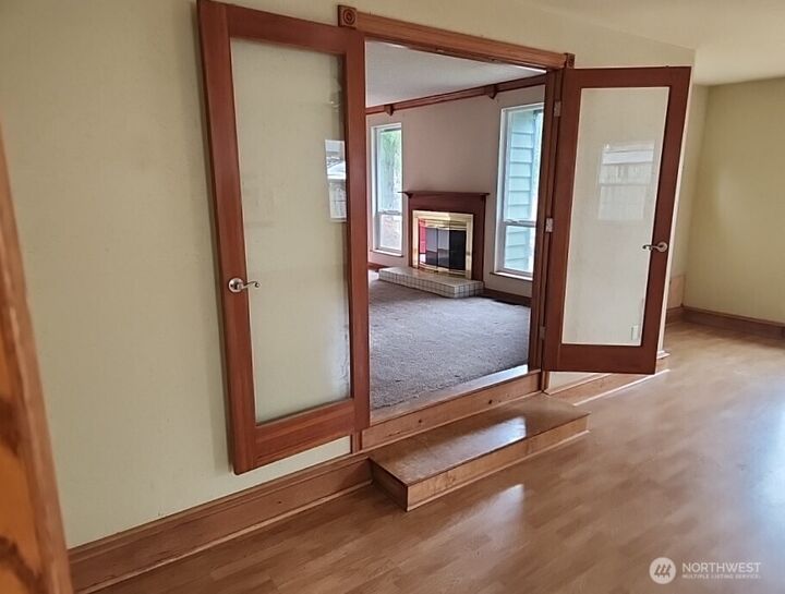 Property Photo:  1000  Hillandale Drive E  WA 98366 