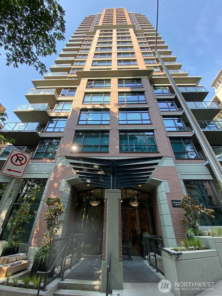 Property Photo:  1420  Terry Avenue 901  WA 98101