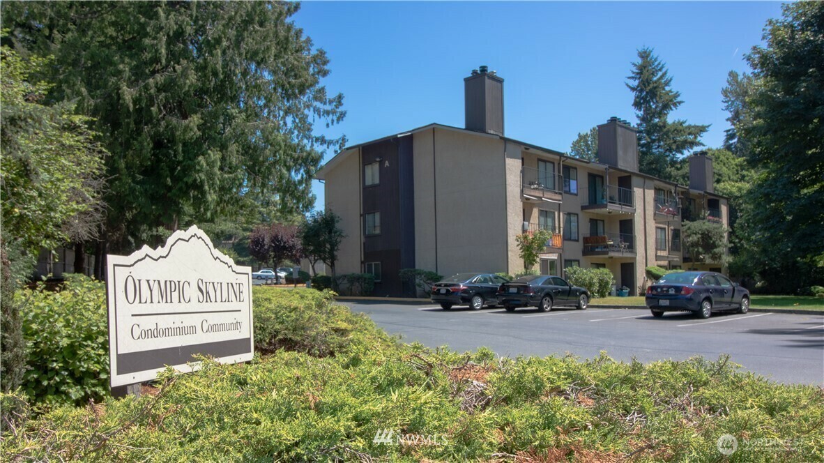 Property Photo: 10125 235 Place SE C101 WA 98031