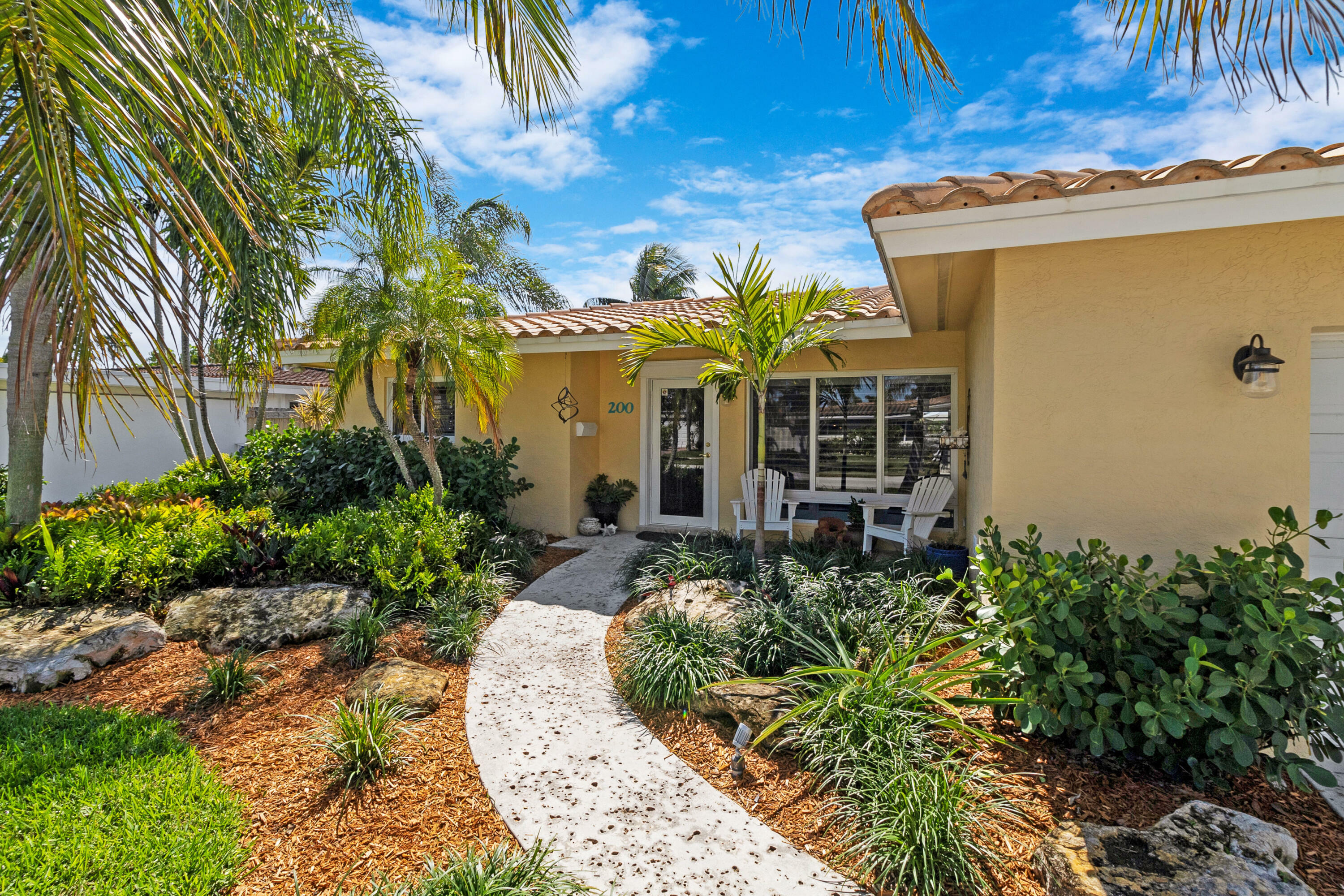 Property Photo: 200 SE 12th Court FL 33060