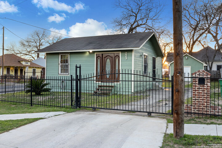 Property Photo:  223 Lancaster St  TX 78214 