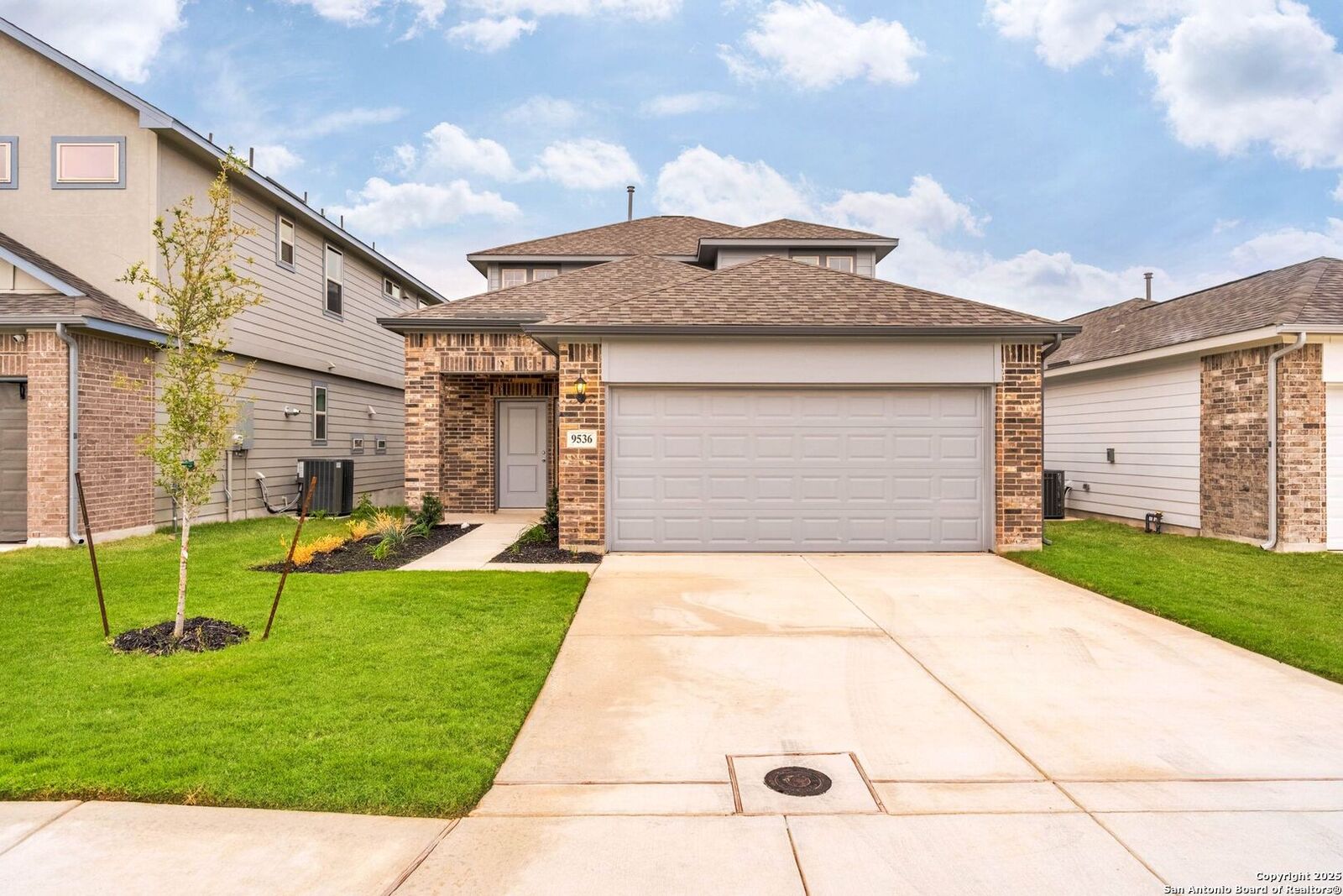 Property Photo: 9536 Griffith Run TX 78109