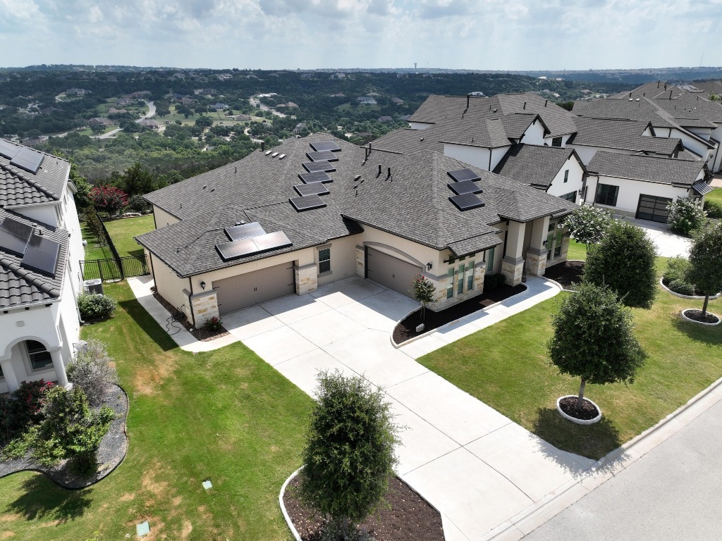 Property Photo: 1732 Gilded Crest Drive TX 78641
