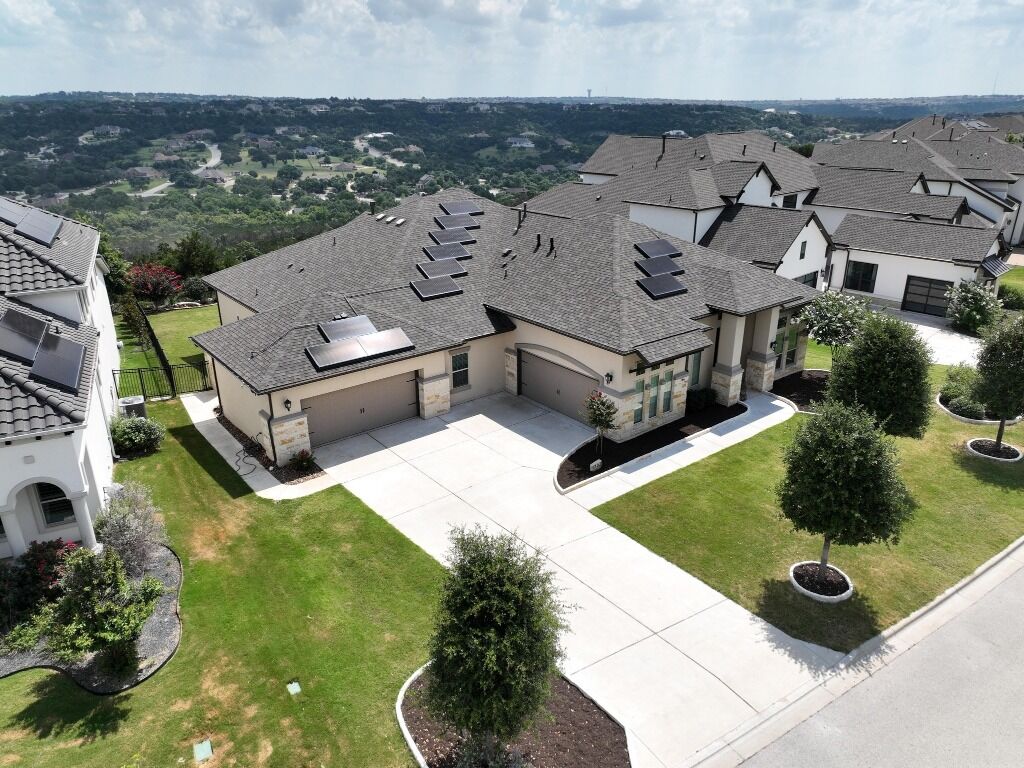 Property Photo: 1732 Gilded Crest Drive TX 78641