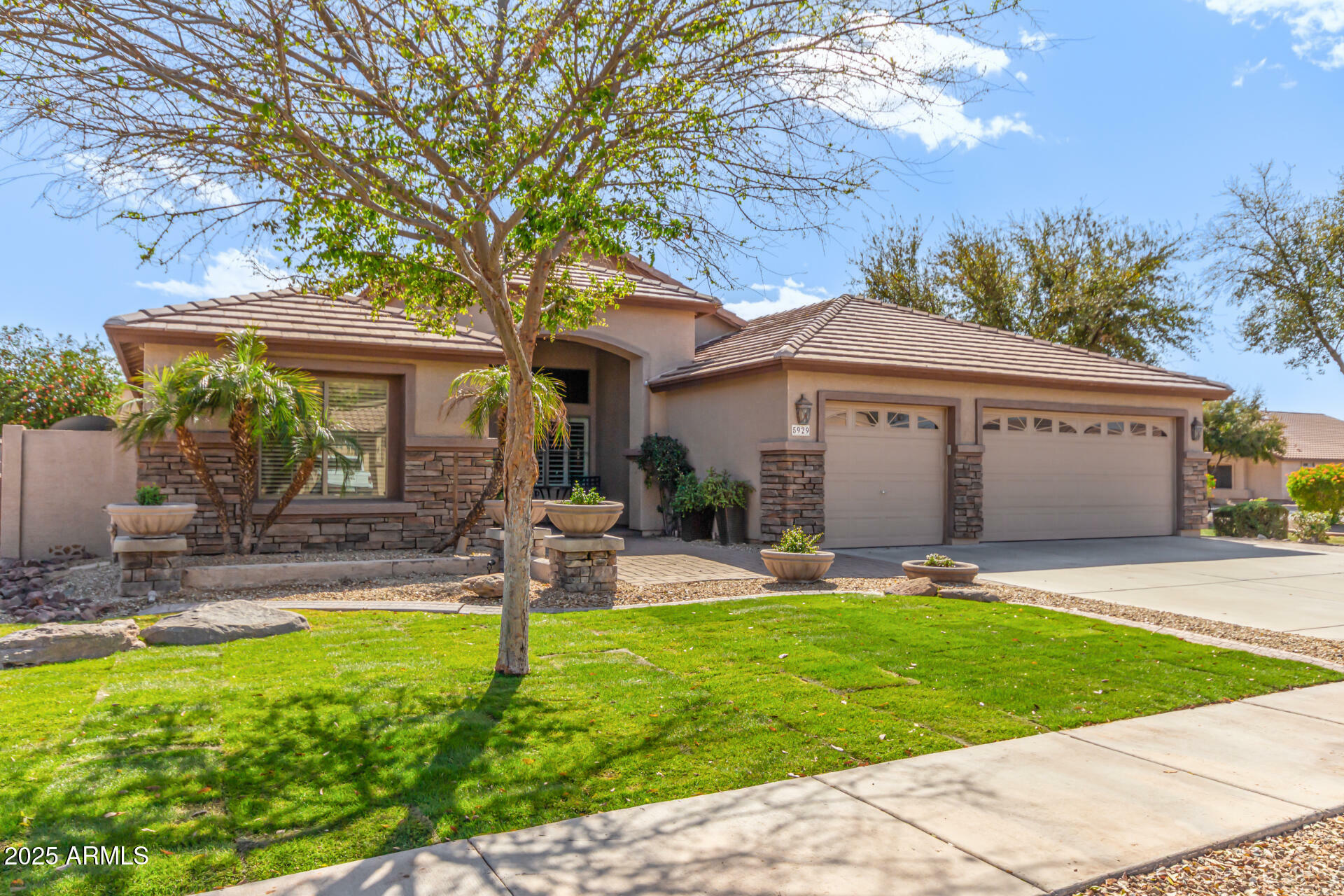 Property Photo: 5929 W Riviera Drive AZ 85304