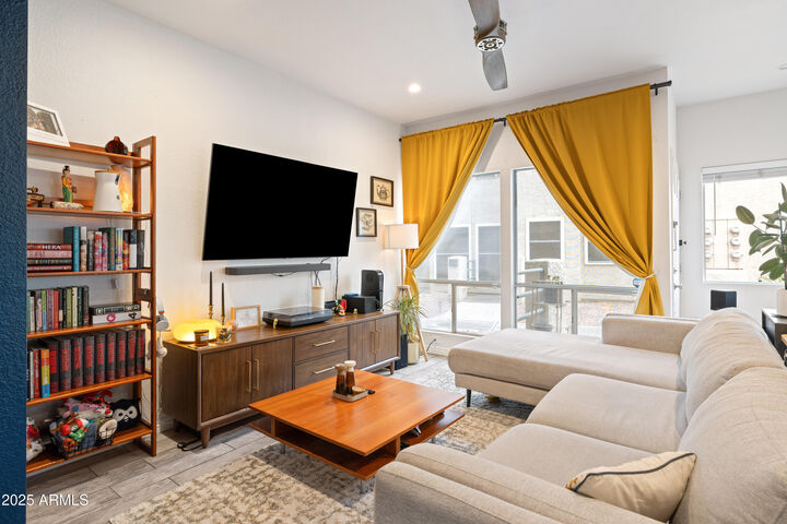 Property Photo:  101 N 7th Street 137  AZ 85034