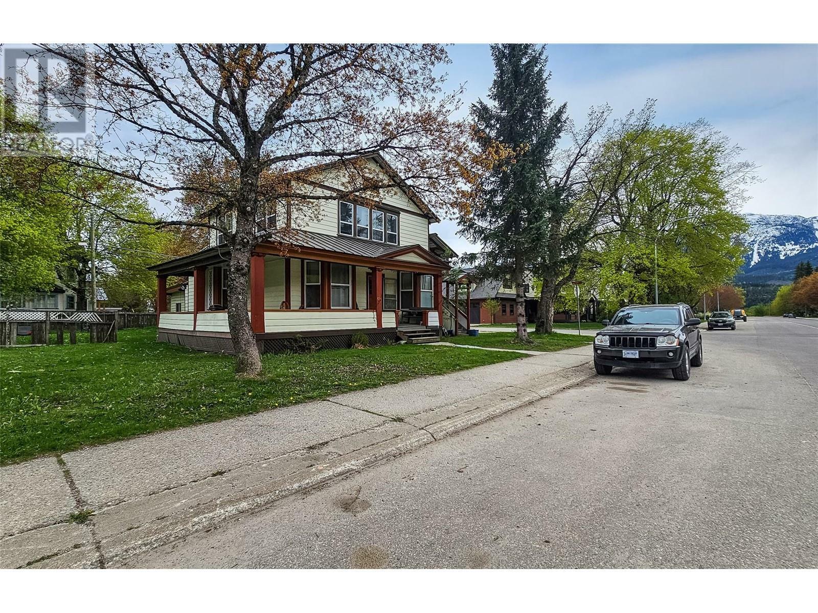 Property Photo: 614 Mackenzie Avenue BC V0E 2S0