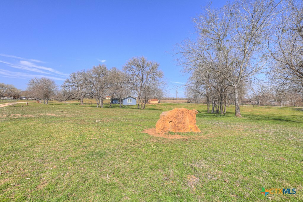 Property Photo:  100 Meadow Lake Drive  TX 78155 