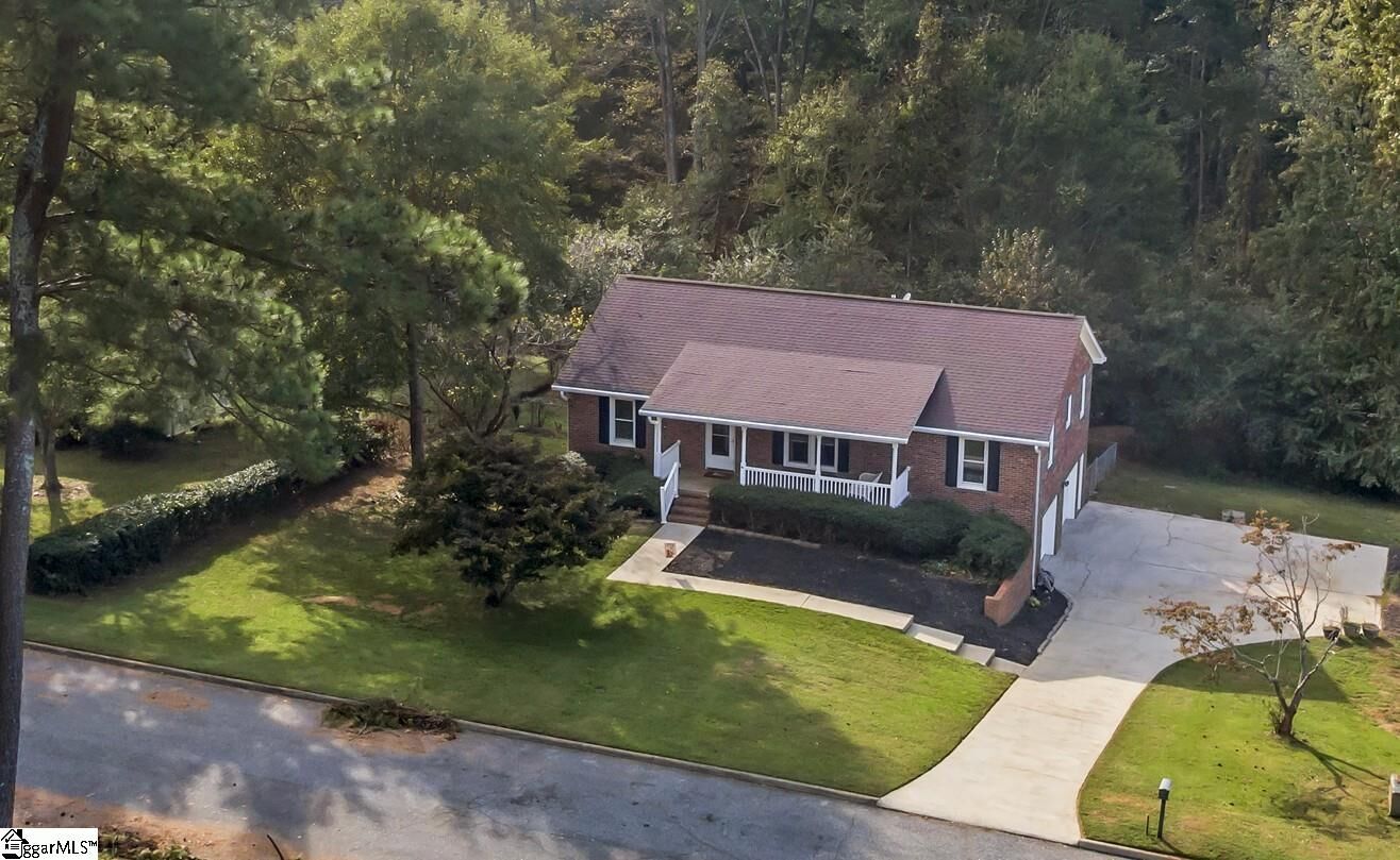 Property Photo:  400 Quail Run Circle  SC 29644 