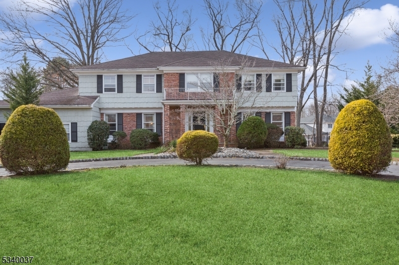 Property Photo:  8 Debra Ct  NJ 07076 