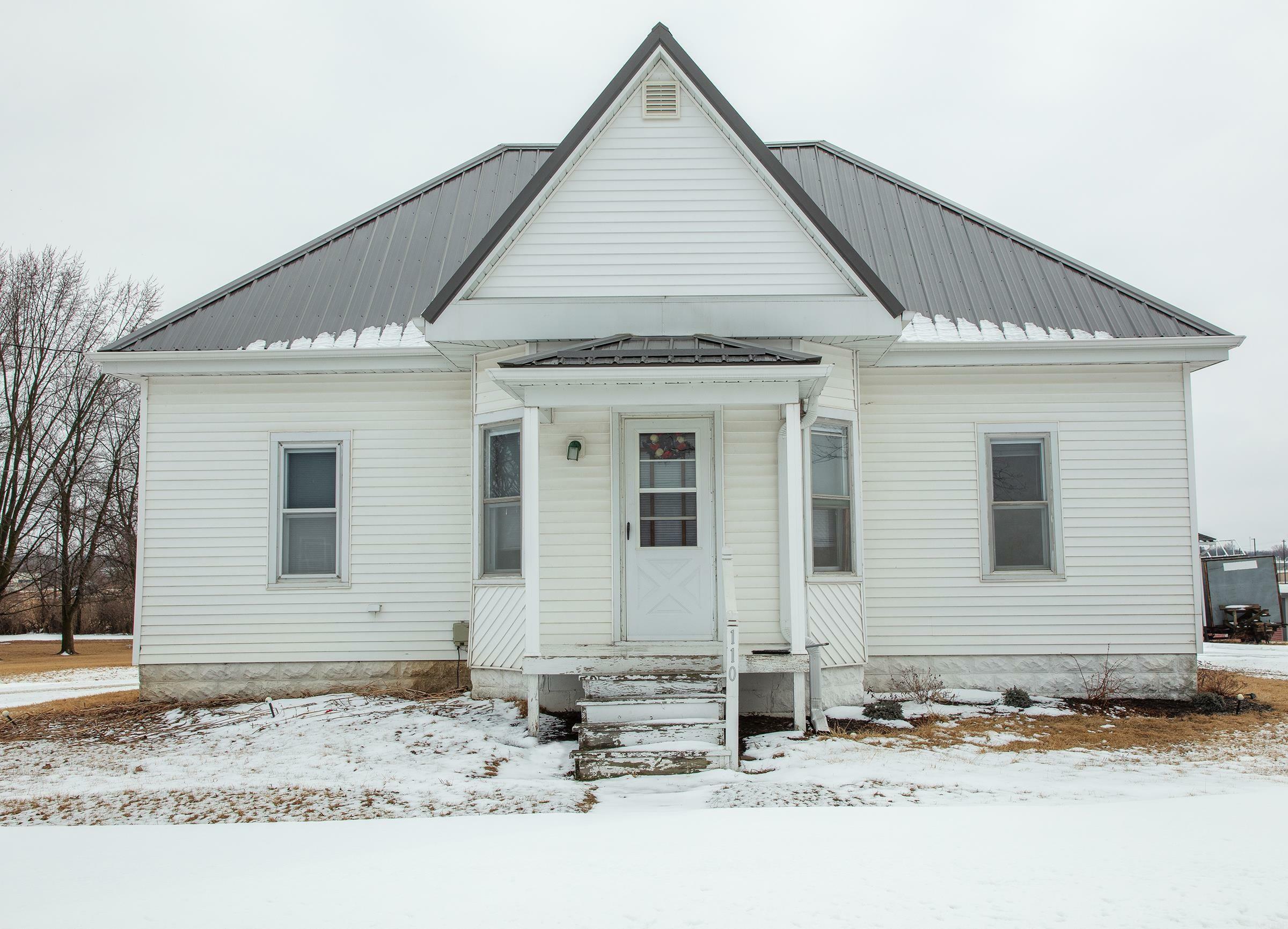 Property Photo:  110 SE 12th Street  IA 50662 