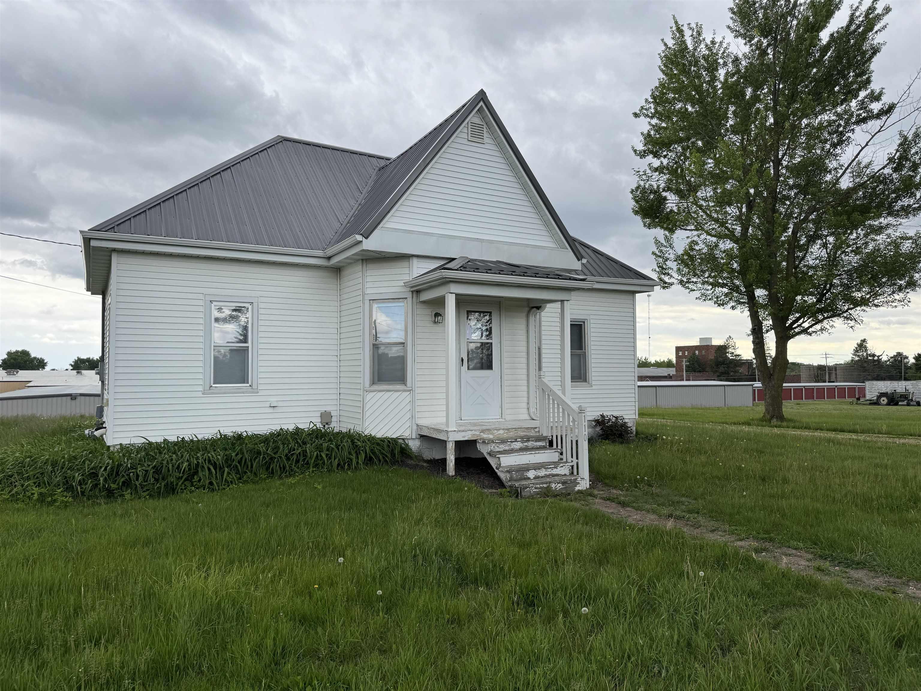 Property Photo: 110 SE 12th Street IA 50662