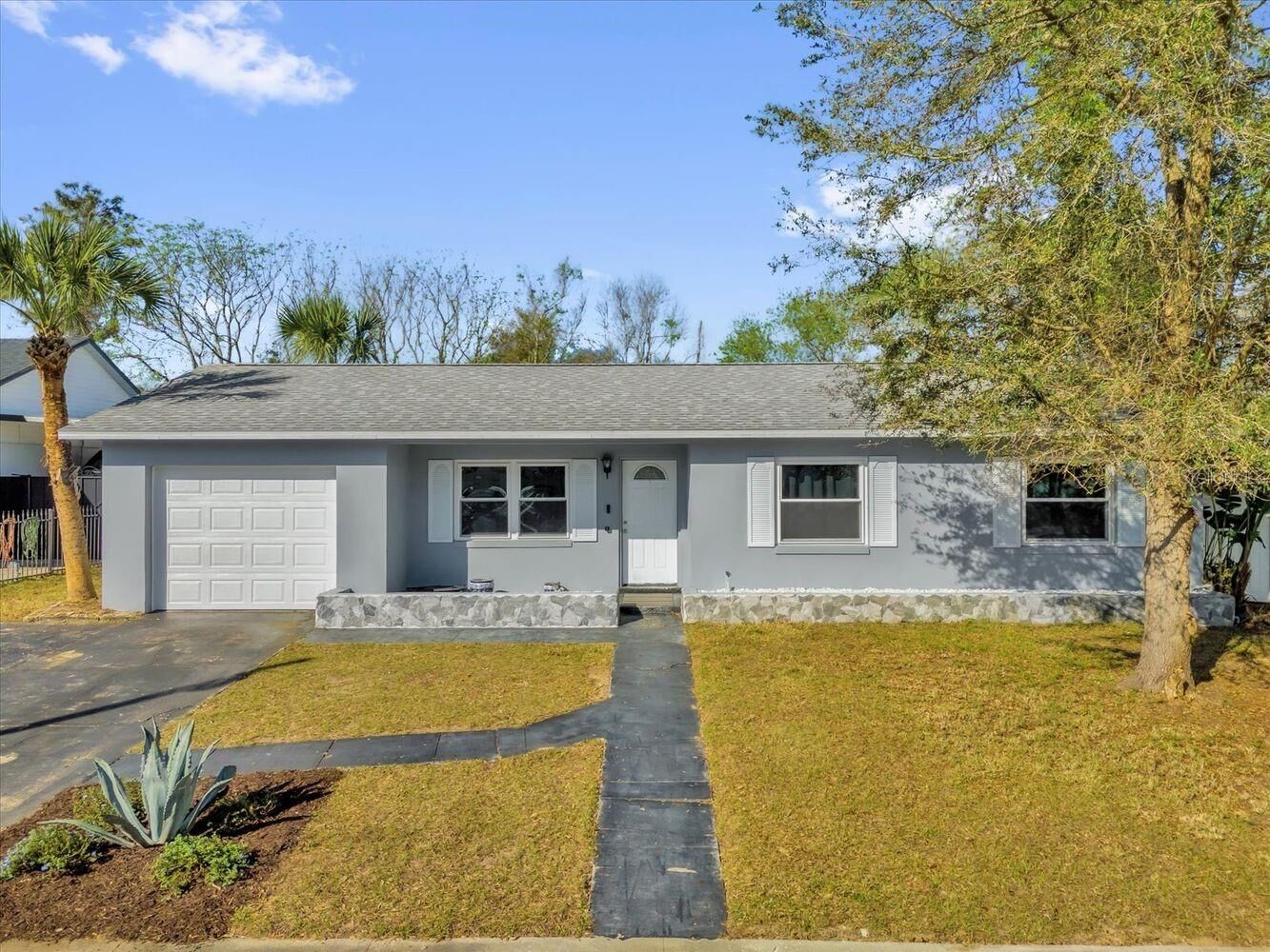 Property Photo: 1868 Wayside Drive FL 32818