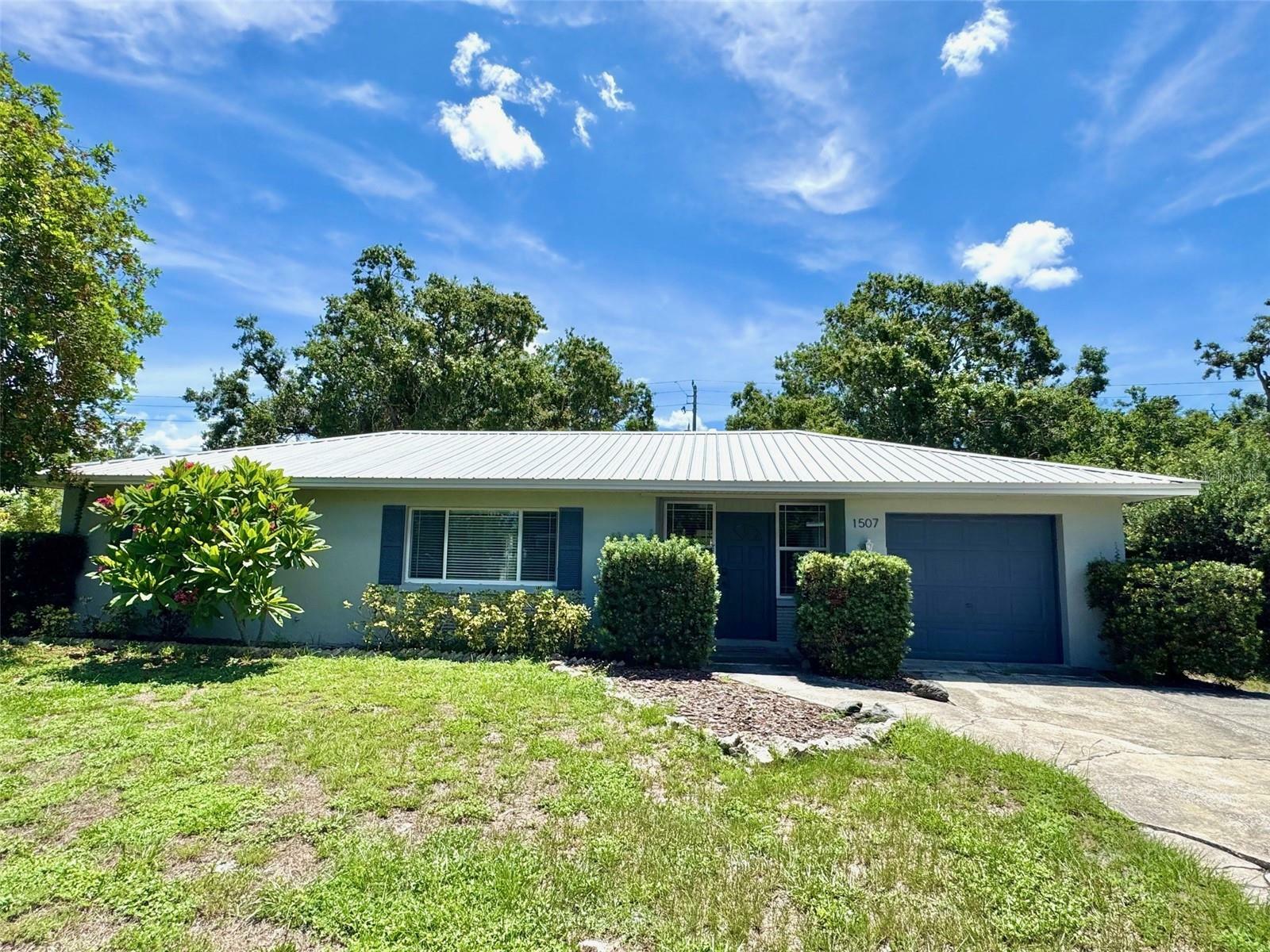 Property Photo: 1507 30th Street W FL 34205