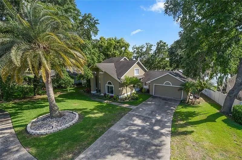 Property Photo:  703 E Lakeshore Drive  FL 34761 