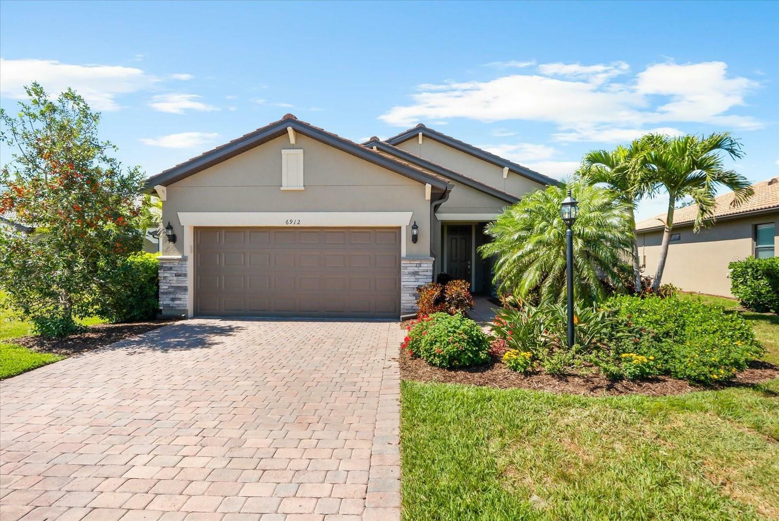 Property Photo:  6912 Gosport Cove  FL 34202 