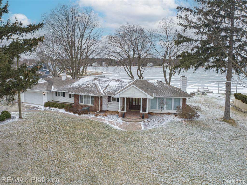 14224 Moffett Drive  Fenton MI 48430 3263 photo