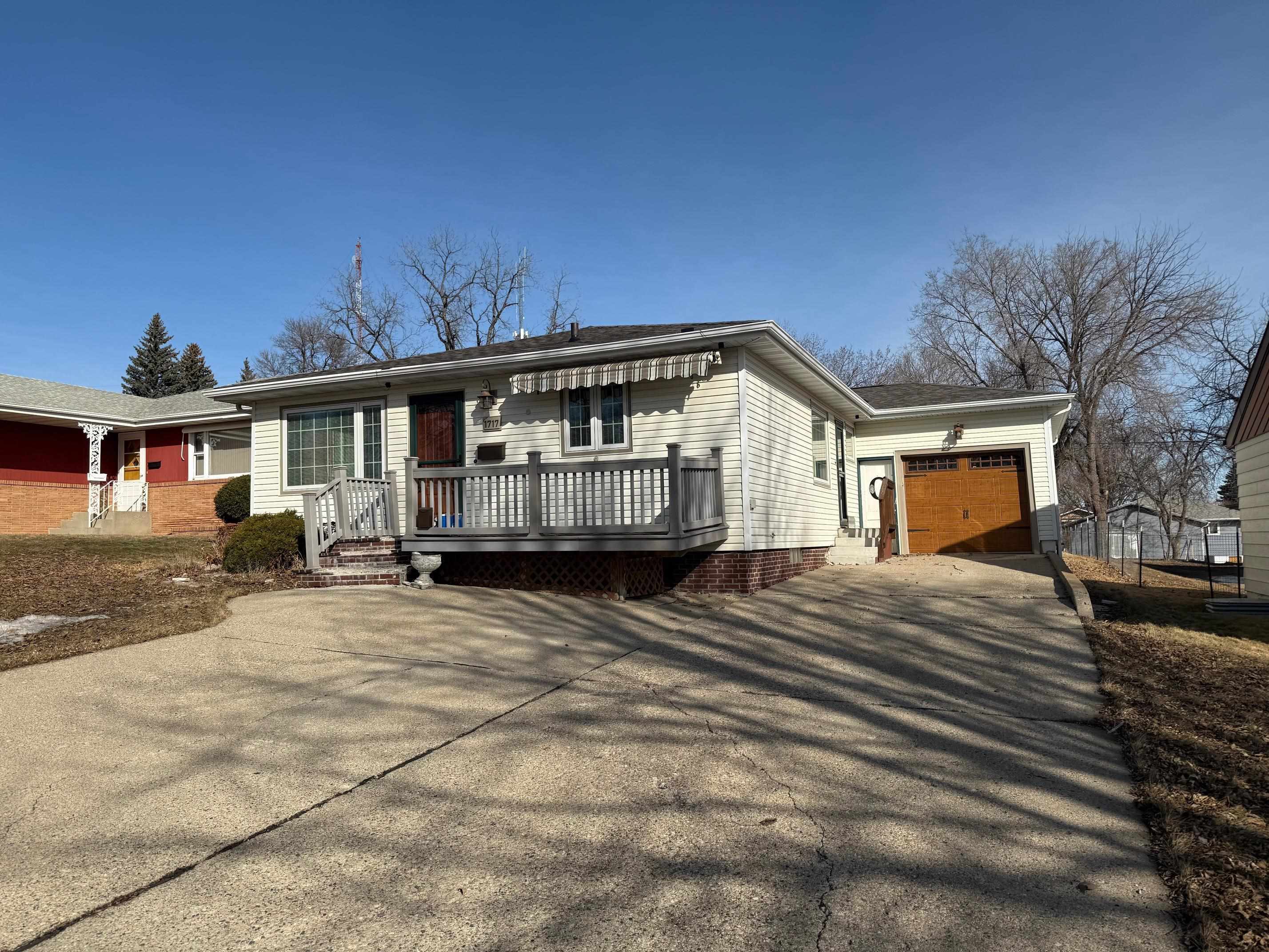 Property Photo:  1717 N 14th Street  ND 58501 